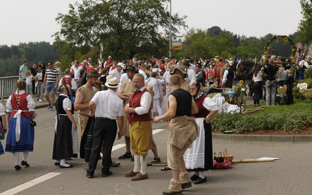 Wir laufen beim Festzug mit!