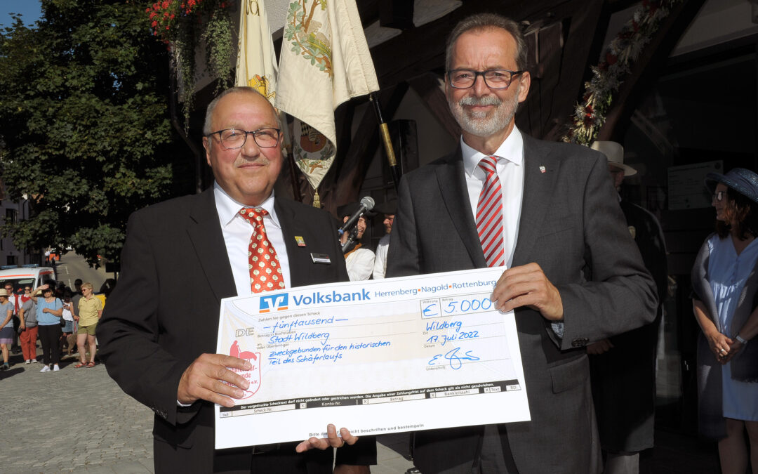 Wir spendeten 5.000 Euro für den historischen Teil des Schäferlaufs
