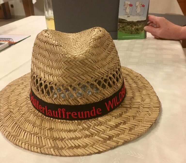 Wir haben jetzt ein Hutband!